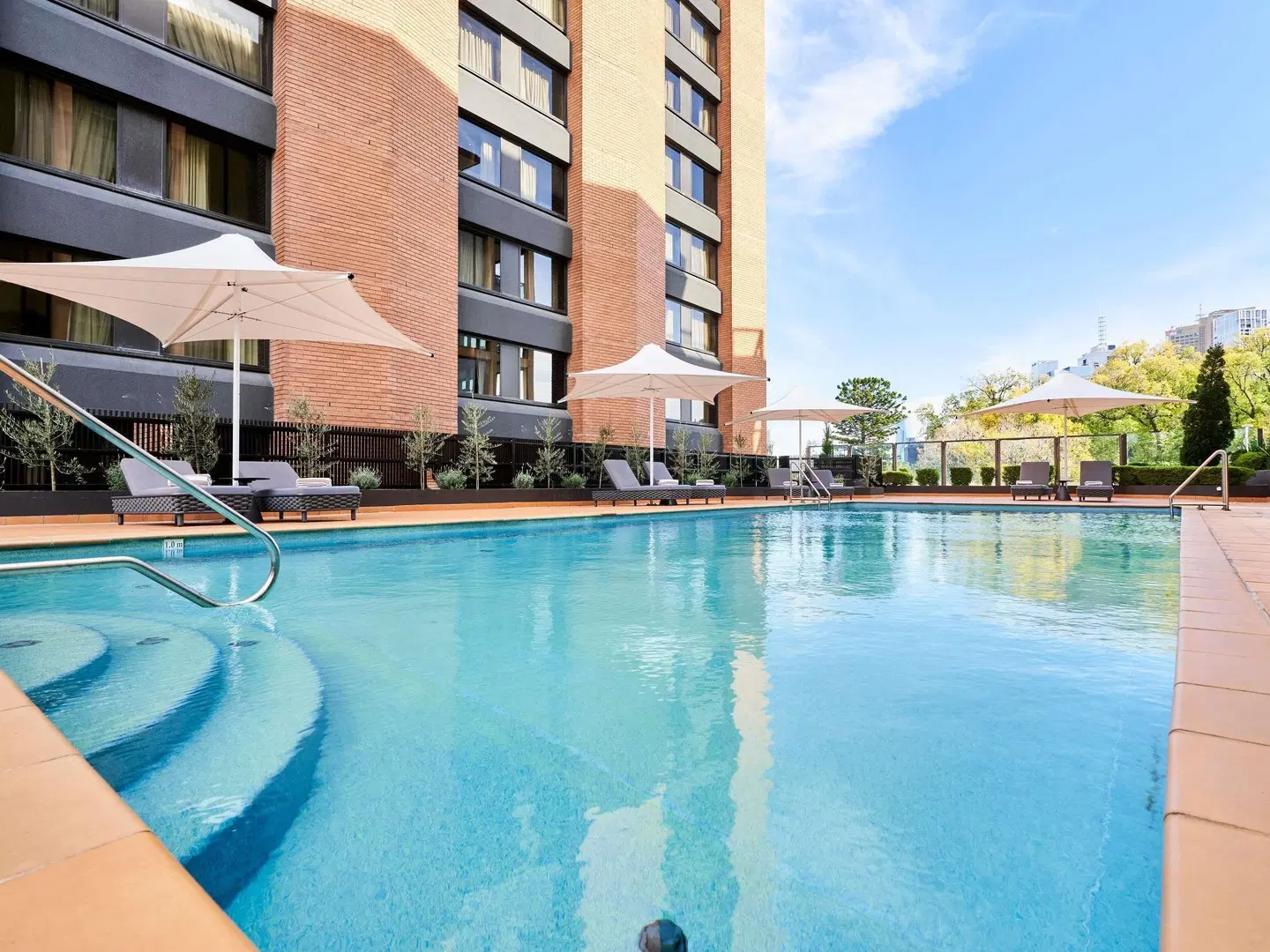 Pullman Melbourne On the Park OUTDOOR_POOL