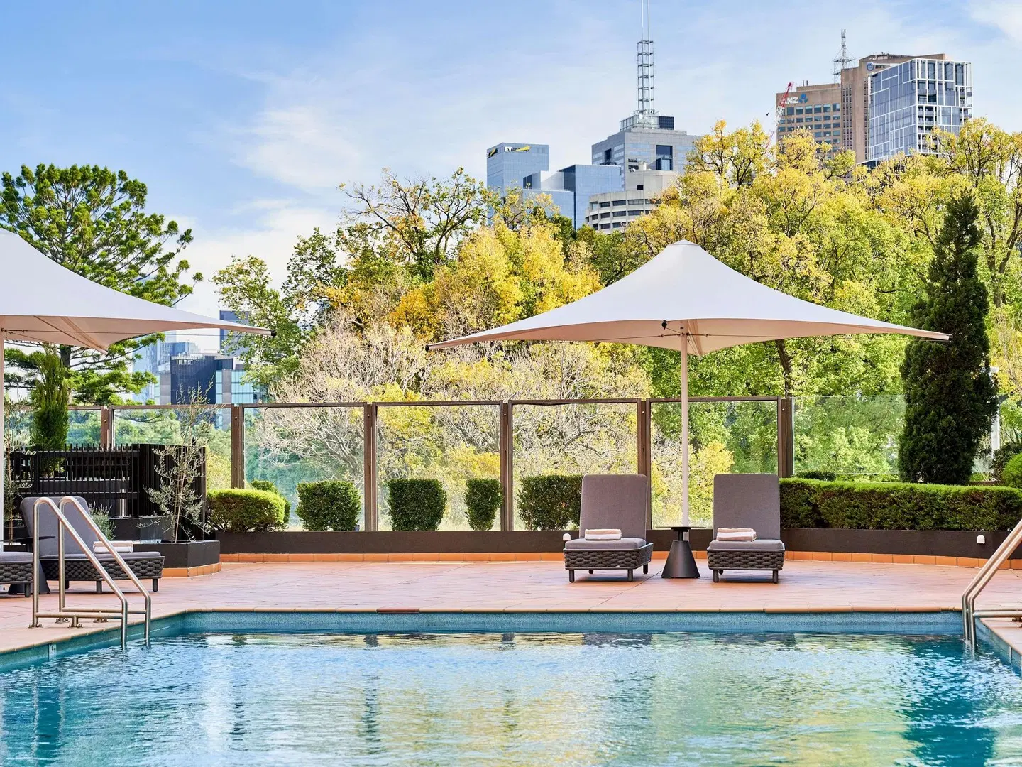 Pullman Melbourne On the Park OUTDOOR_POOL