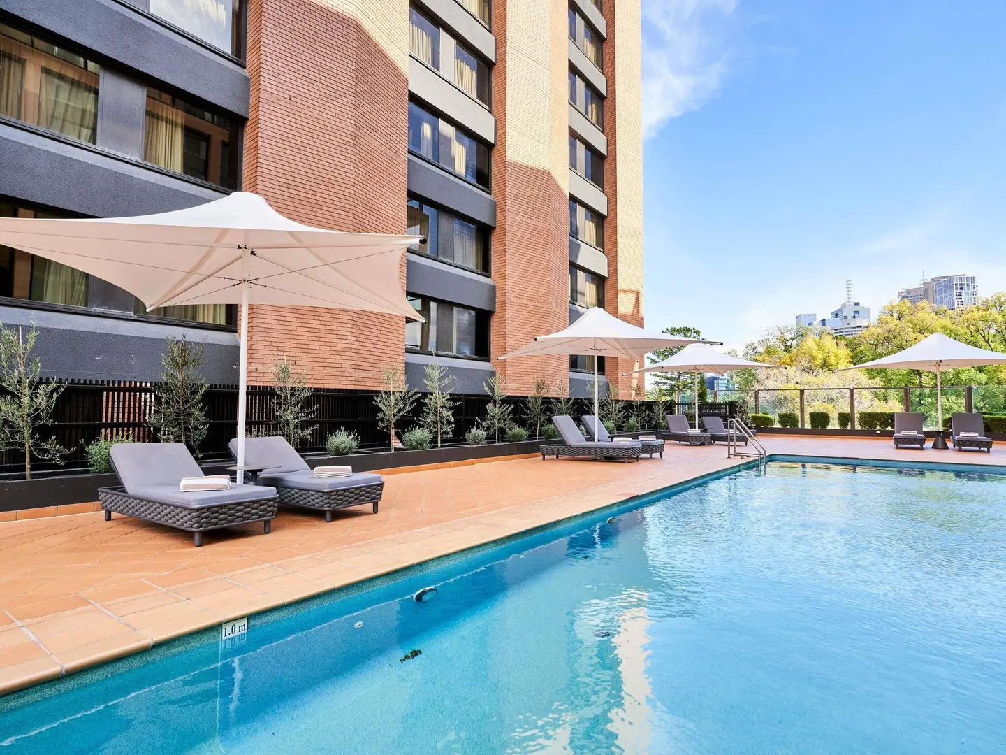 Pullman Melbourne On the Park OUTDOOR_POOL