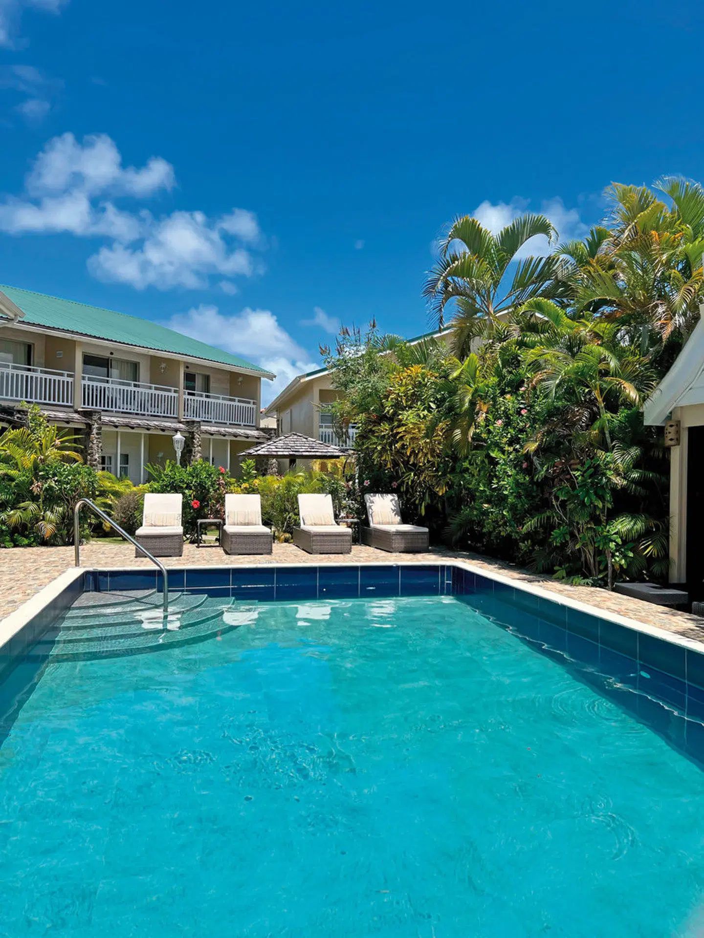 Harmony Marina Suites OUTDOOR_POOL