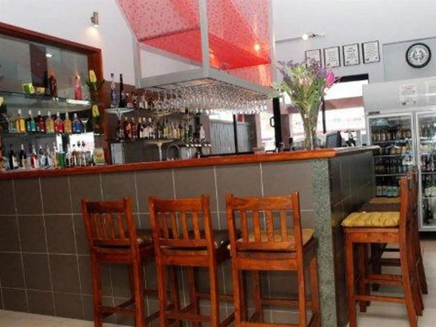 Ayr Traveller's Motel Bar