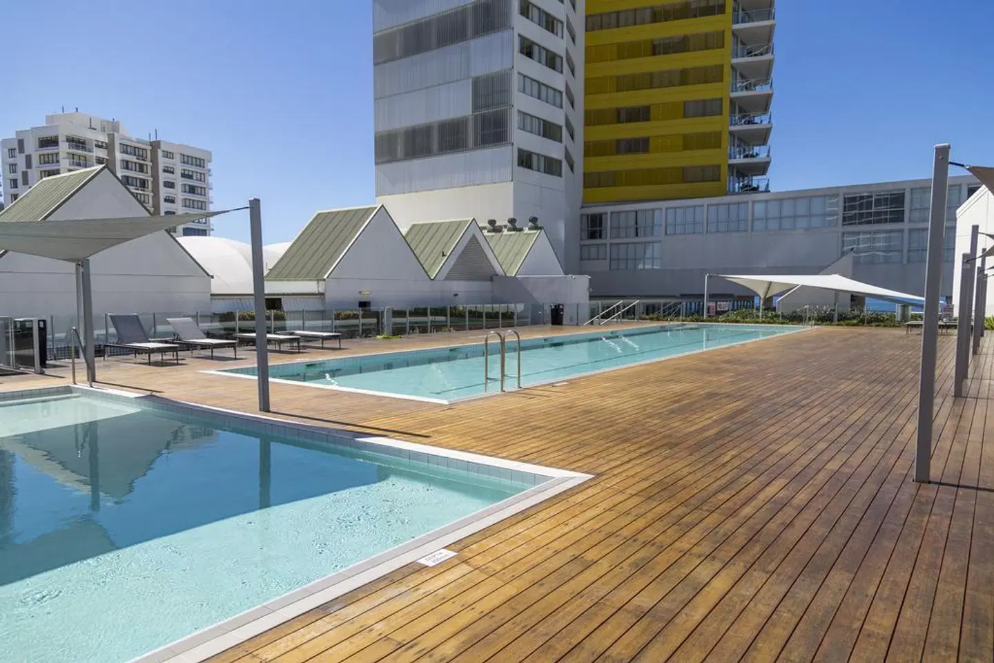ULTIQA Air On Broadbeach OUTDOOR_POOL