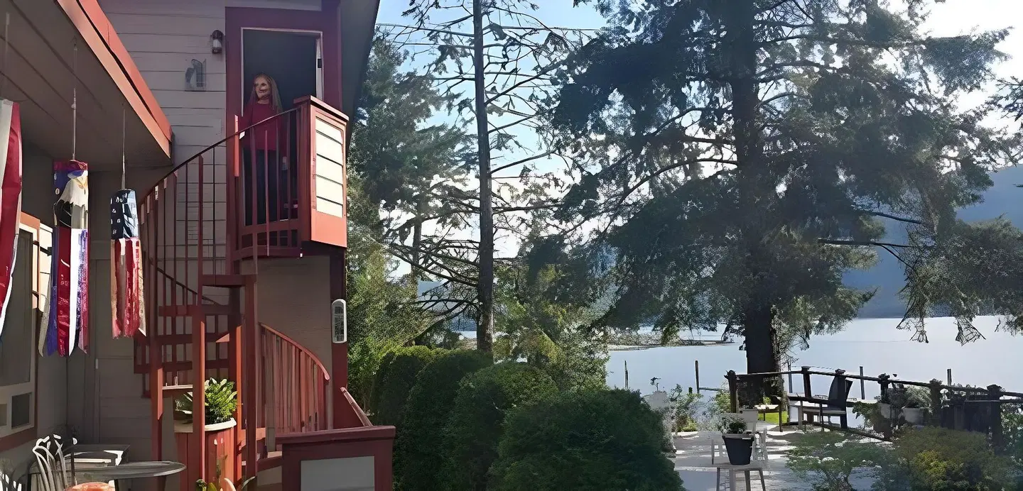 Black Bear Inn EXTERIOR