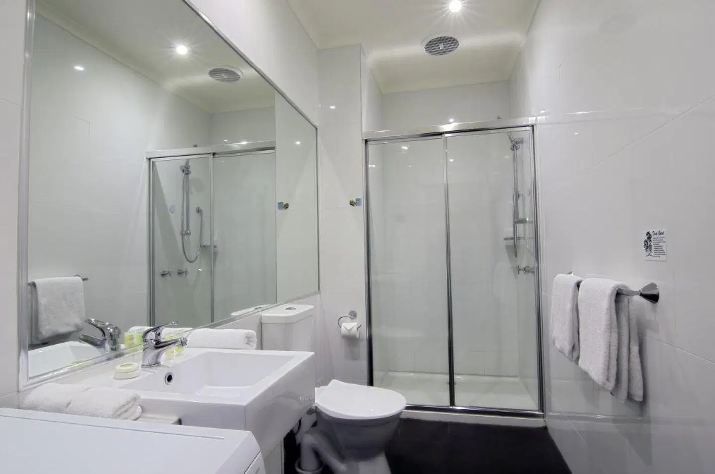 The Buckingham Serviced Apartment Badezimmer