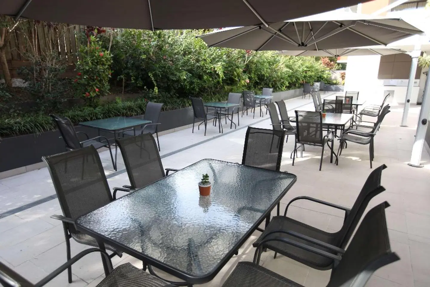 Essence Serviced Apartments Terrasse