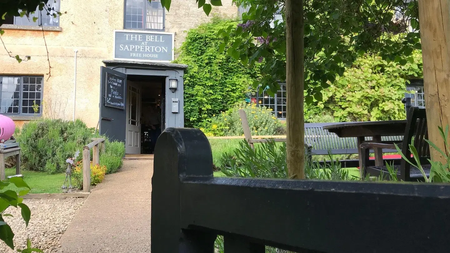 The Bell at Sapperton Garten