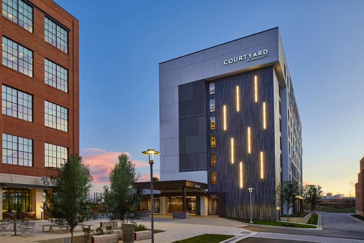 Courtyard Baltimore Downtown/McHenry Row EXTERIOR