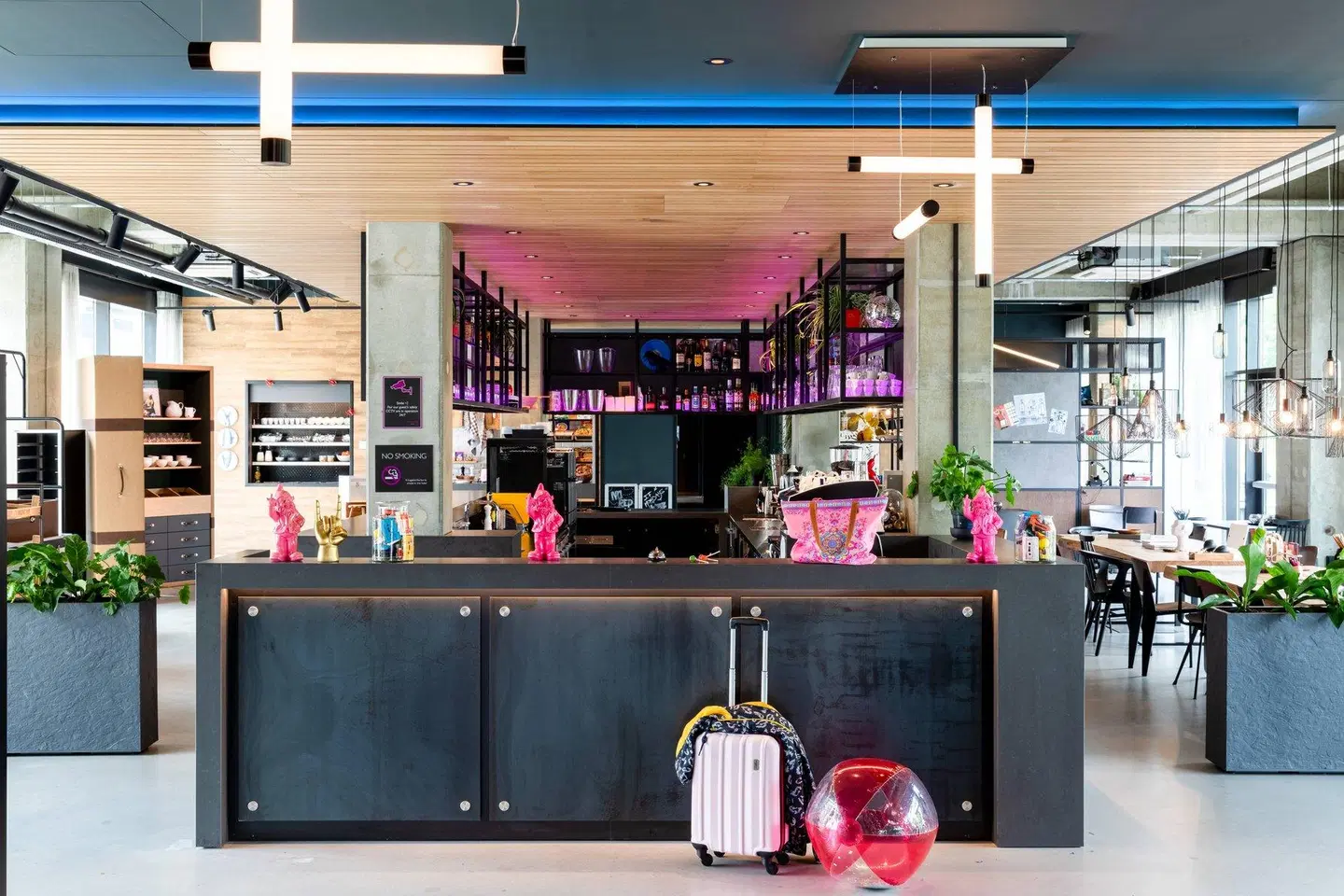 Moxy Utrecht Bar