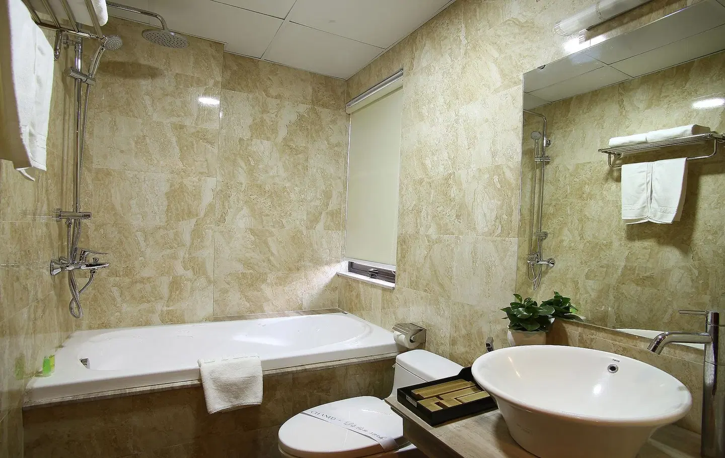 Blue Pearl West Hanoi Hotel Badezimmer