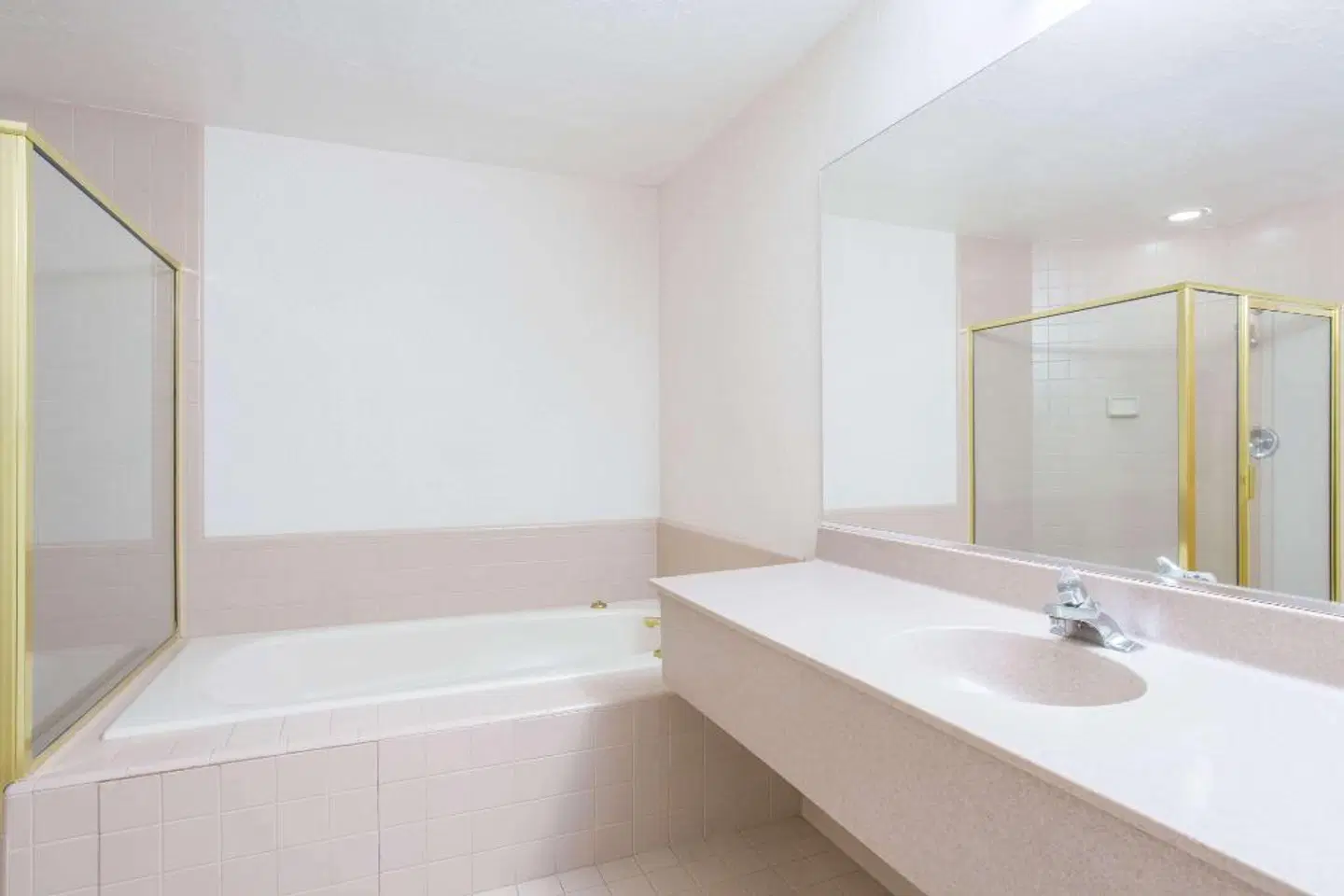 Ramada by Wyndham St George Badezimmer