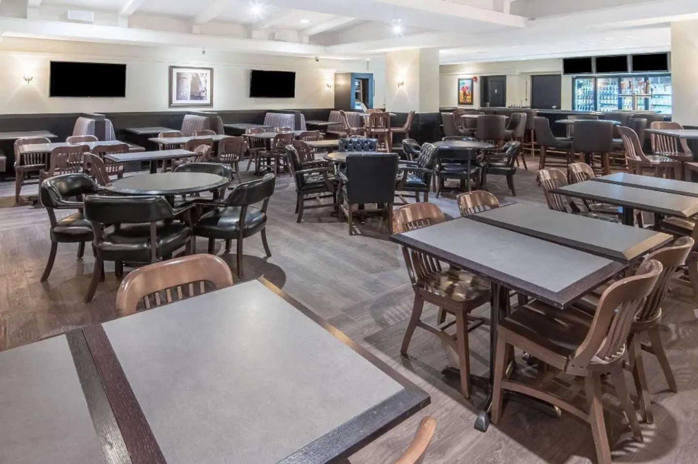 Ramada Plaza by Wyndham Calgary Downtown Bar