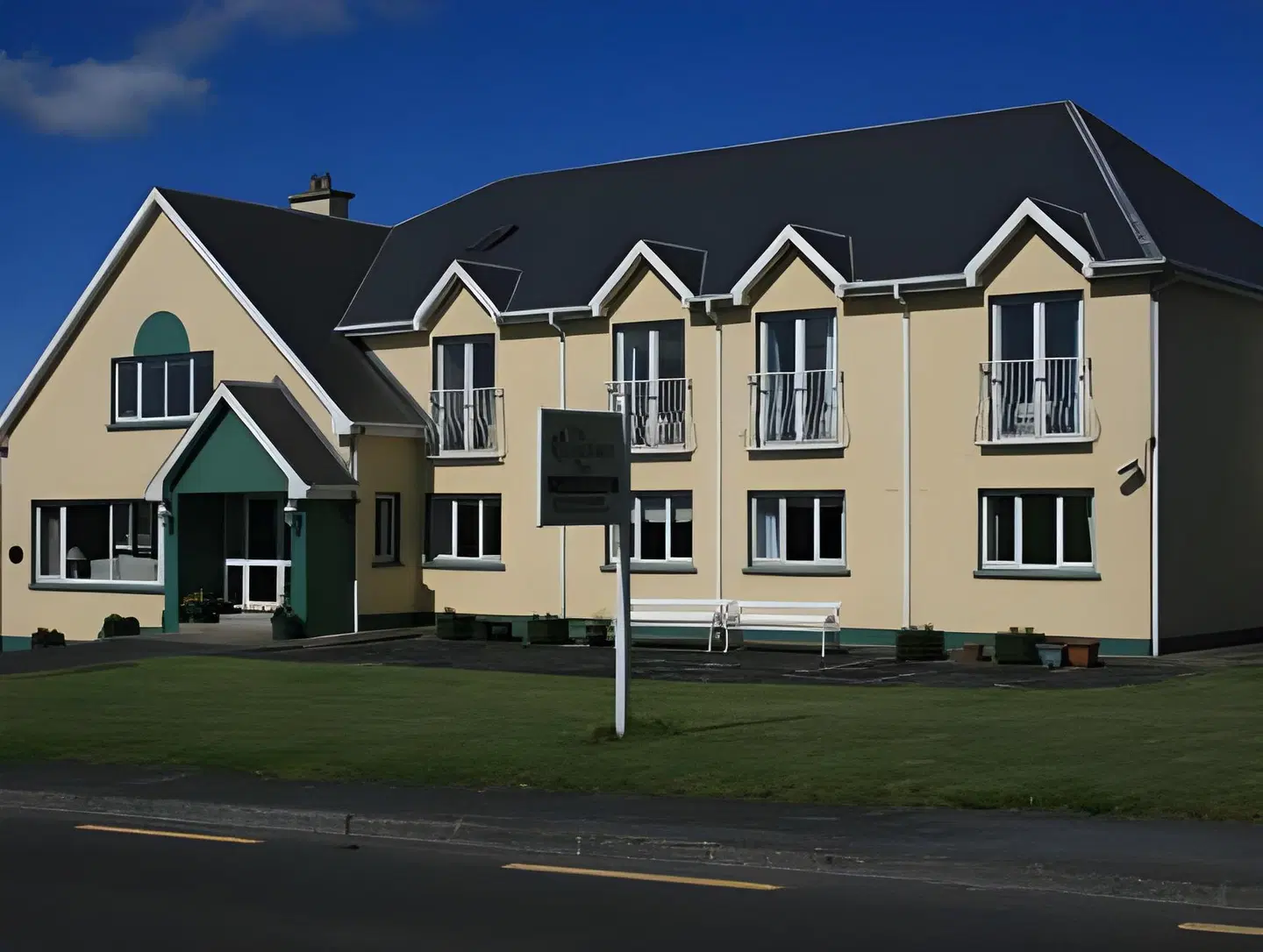 Lehinch Lodge - Guest House EXTERIOR