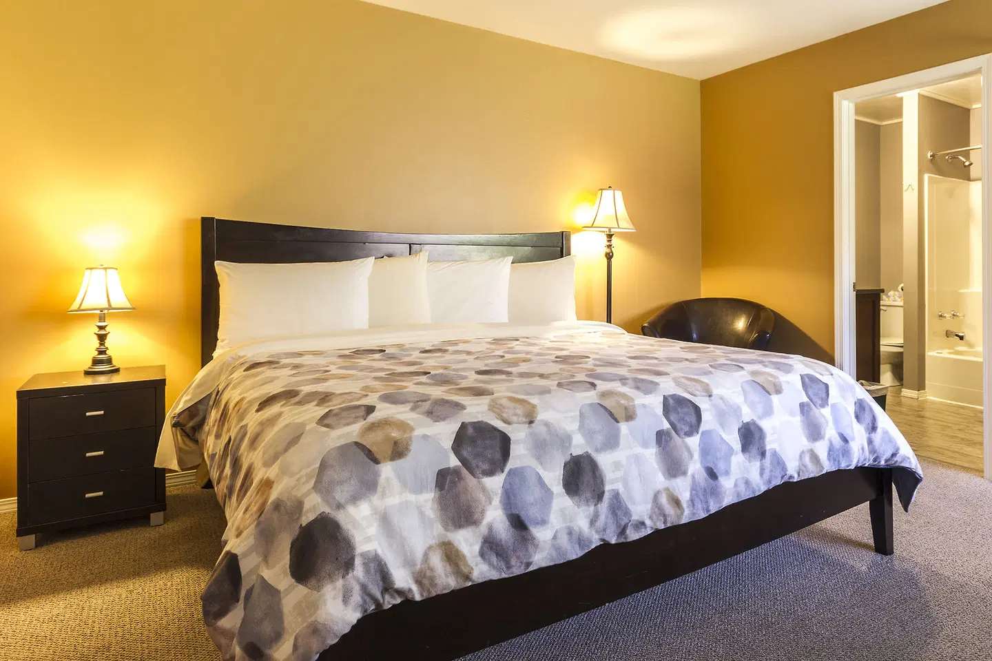 Bella Coola Mountain Lodge ROOM_EXAMPLE