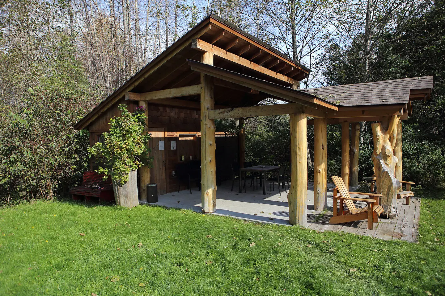 Bella Coola Mountain Lodge EXTERIOR