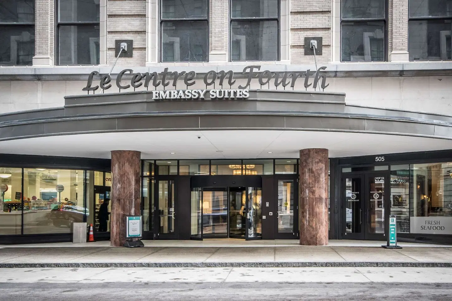 Embassy Suites by Hilton Louisville Downtown EXTERIOR