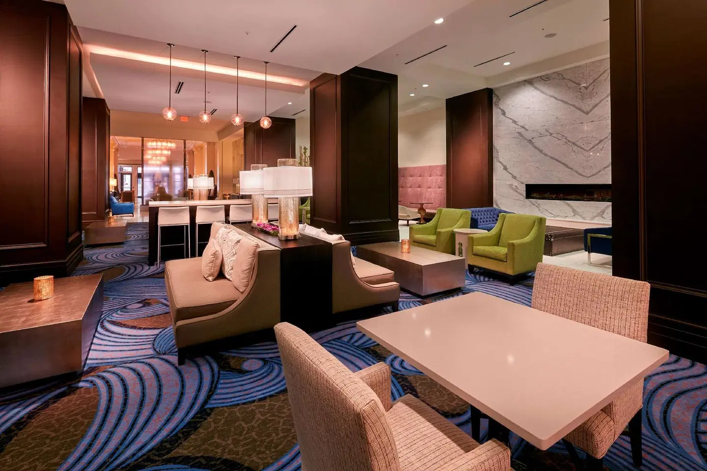 Embassy Suites by Hilton Louisville Downtown Bar