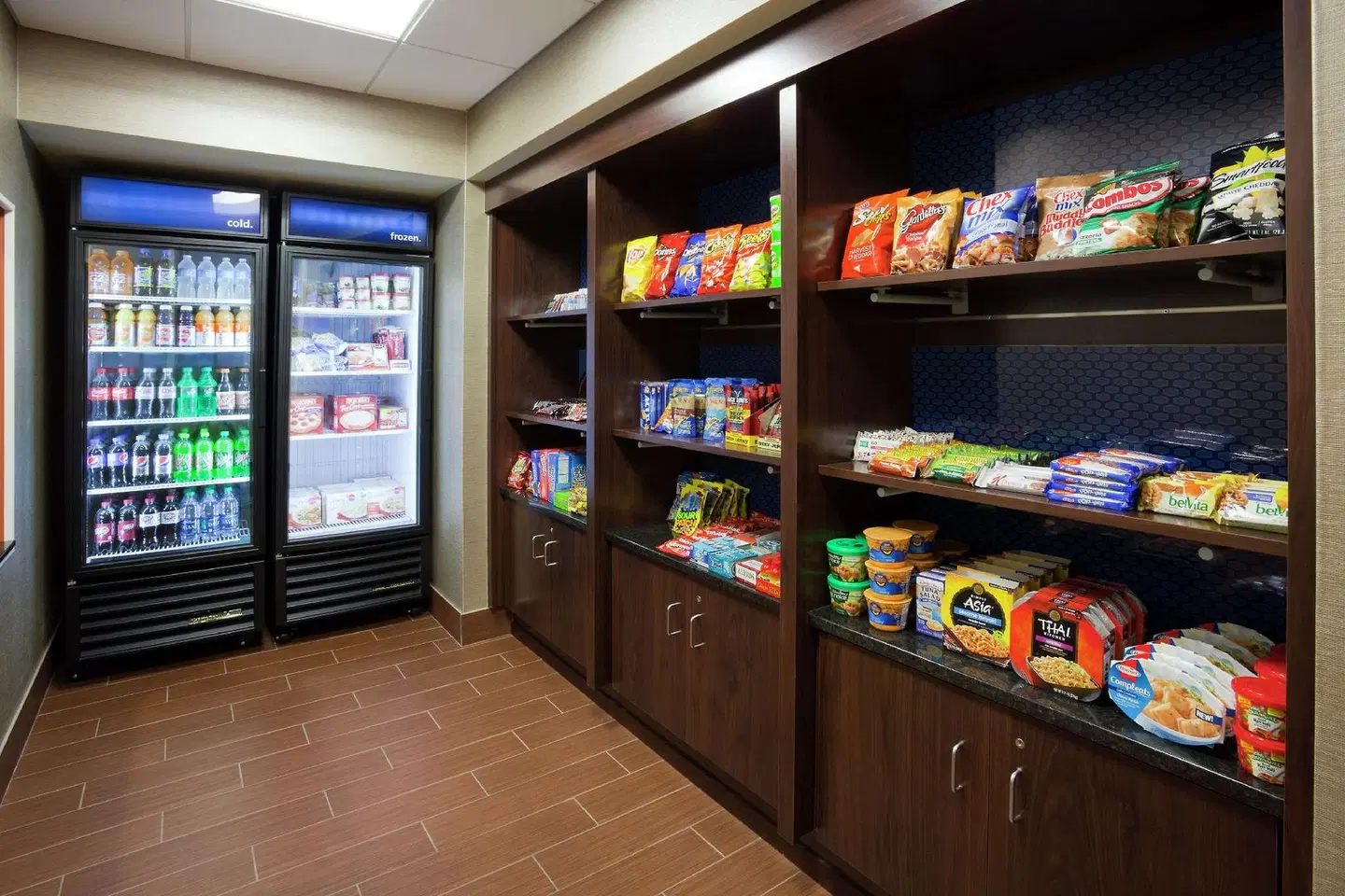Hampton Inn & Suites Minneapolis West/ Minnetonka Bar
