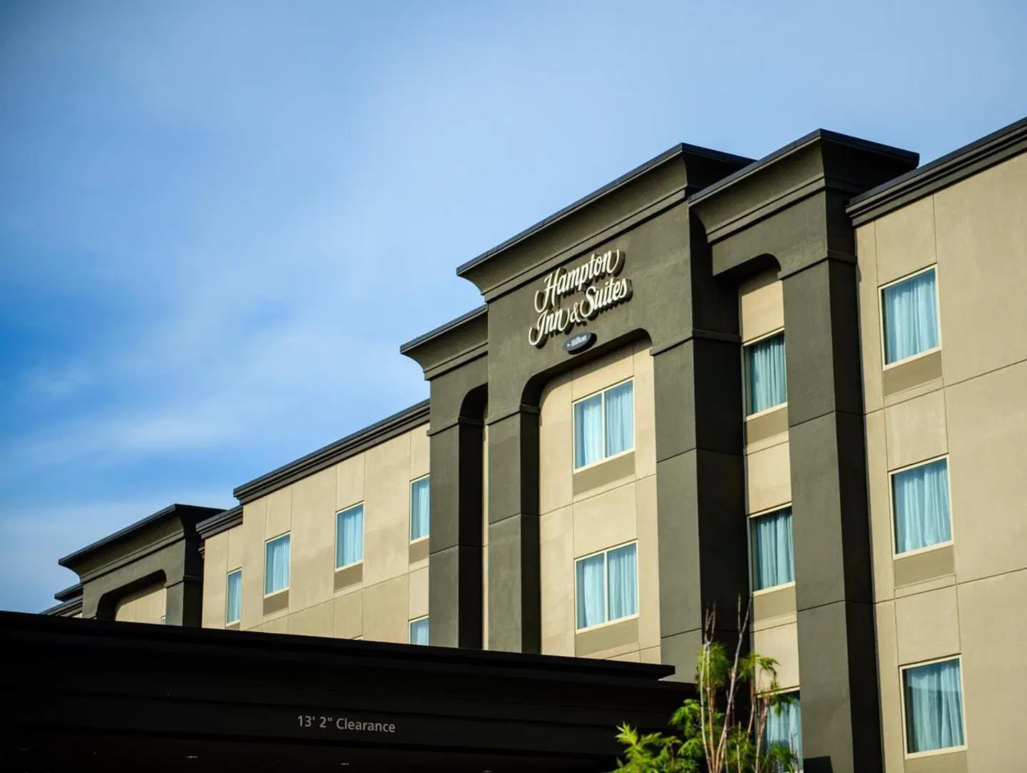Hampton Inn & Suites by Hilton Regina East Gate EXTERIOR