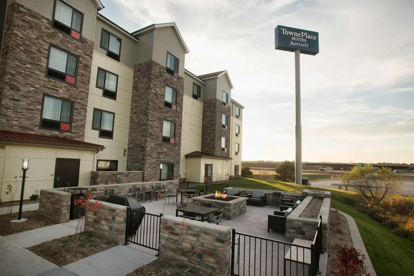 TownePlace Suites by Marriott Lincoln North EXTERIOR