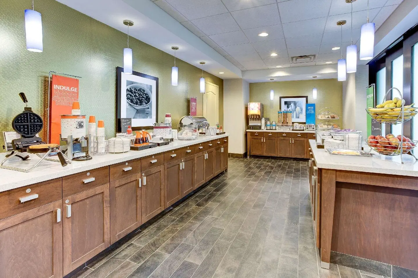 Hampton Inn & Suites Manchester Restaurant