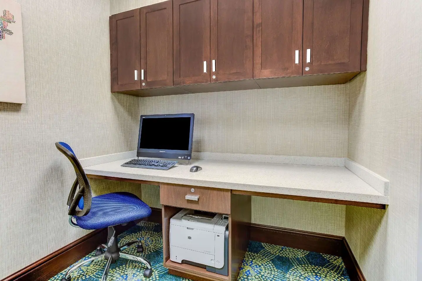 Hampton Inn & Suites Manchester ROOM_EXAMPLE