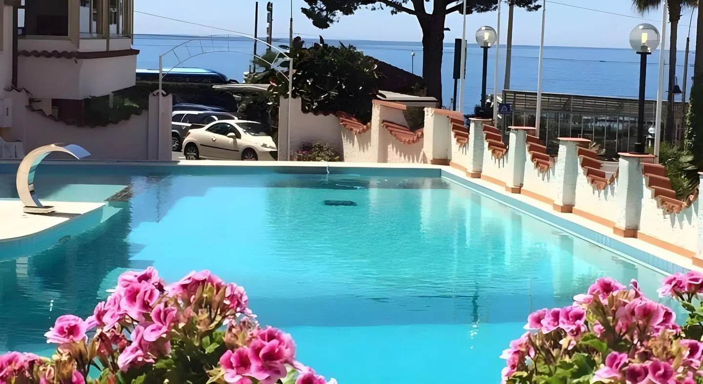 Hotel Ariston Montecarlo OUTDOOR_POOL