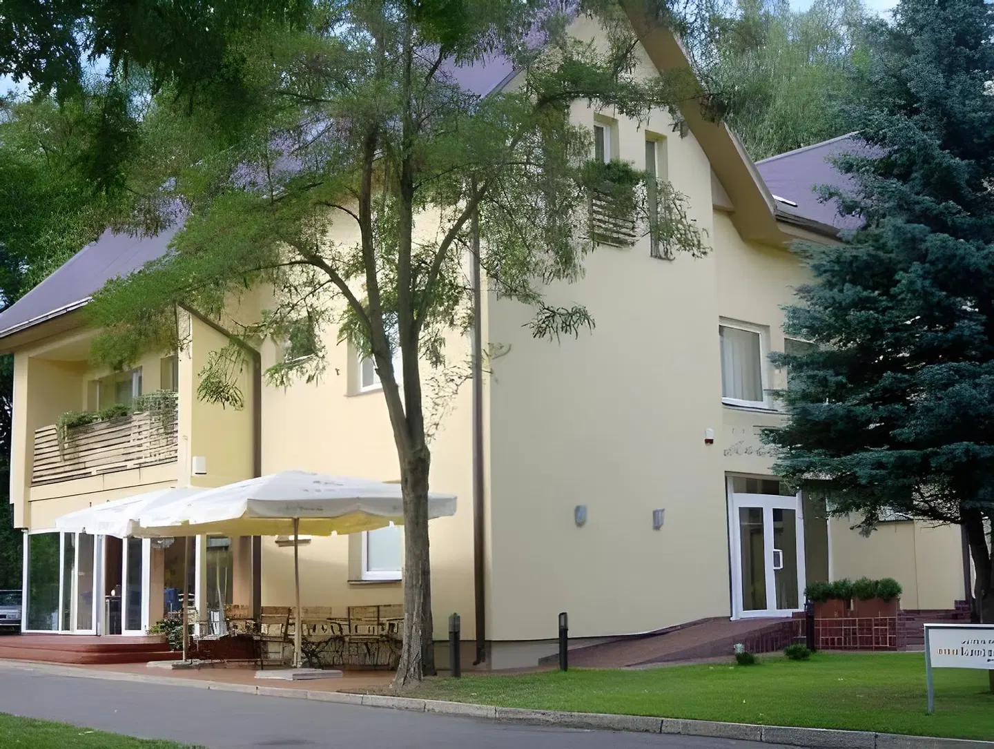 Audenis EXTERIOR
