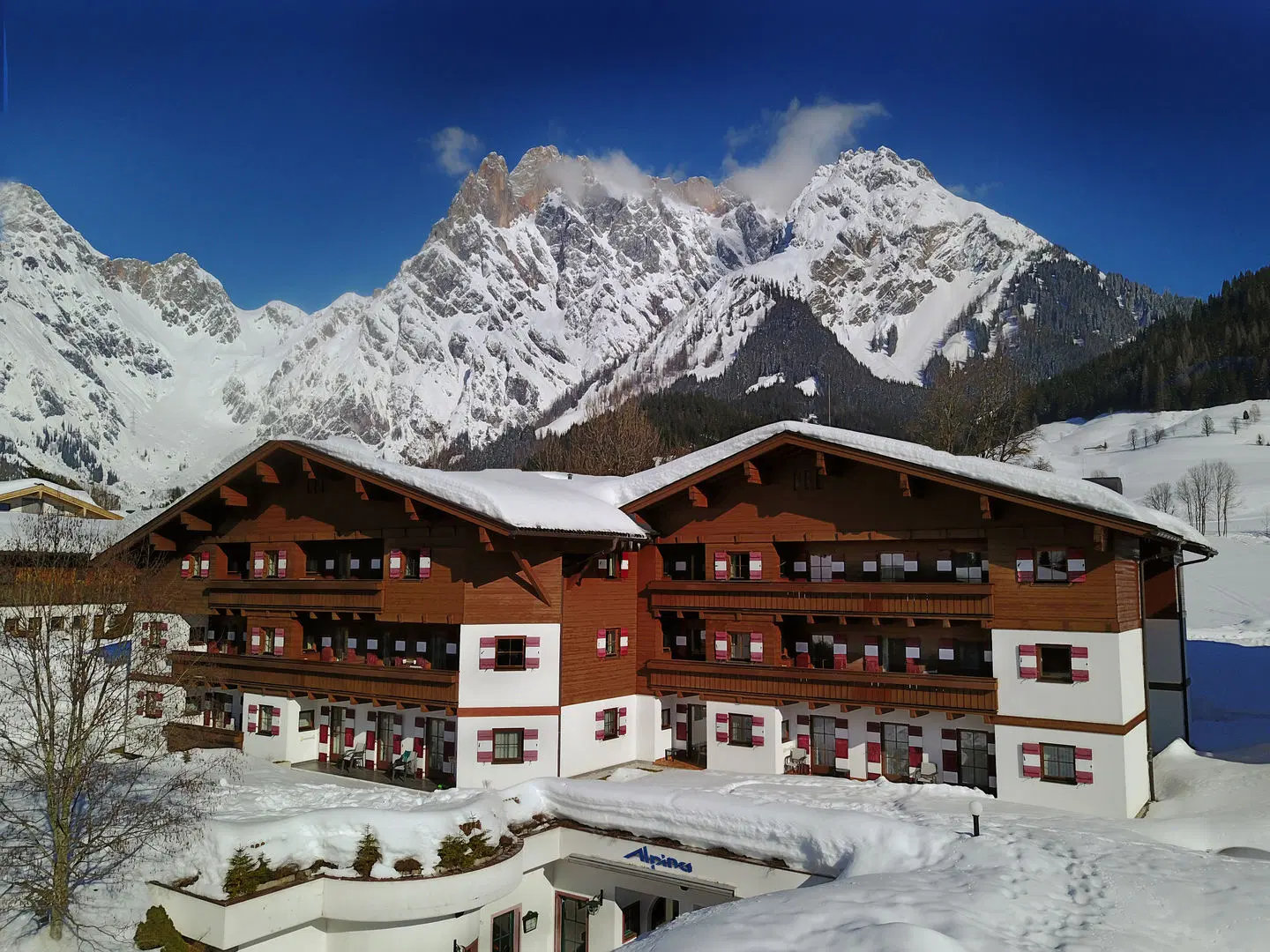 Marco Polo Club Alpina EXTERIOR