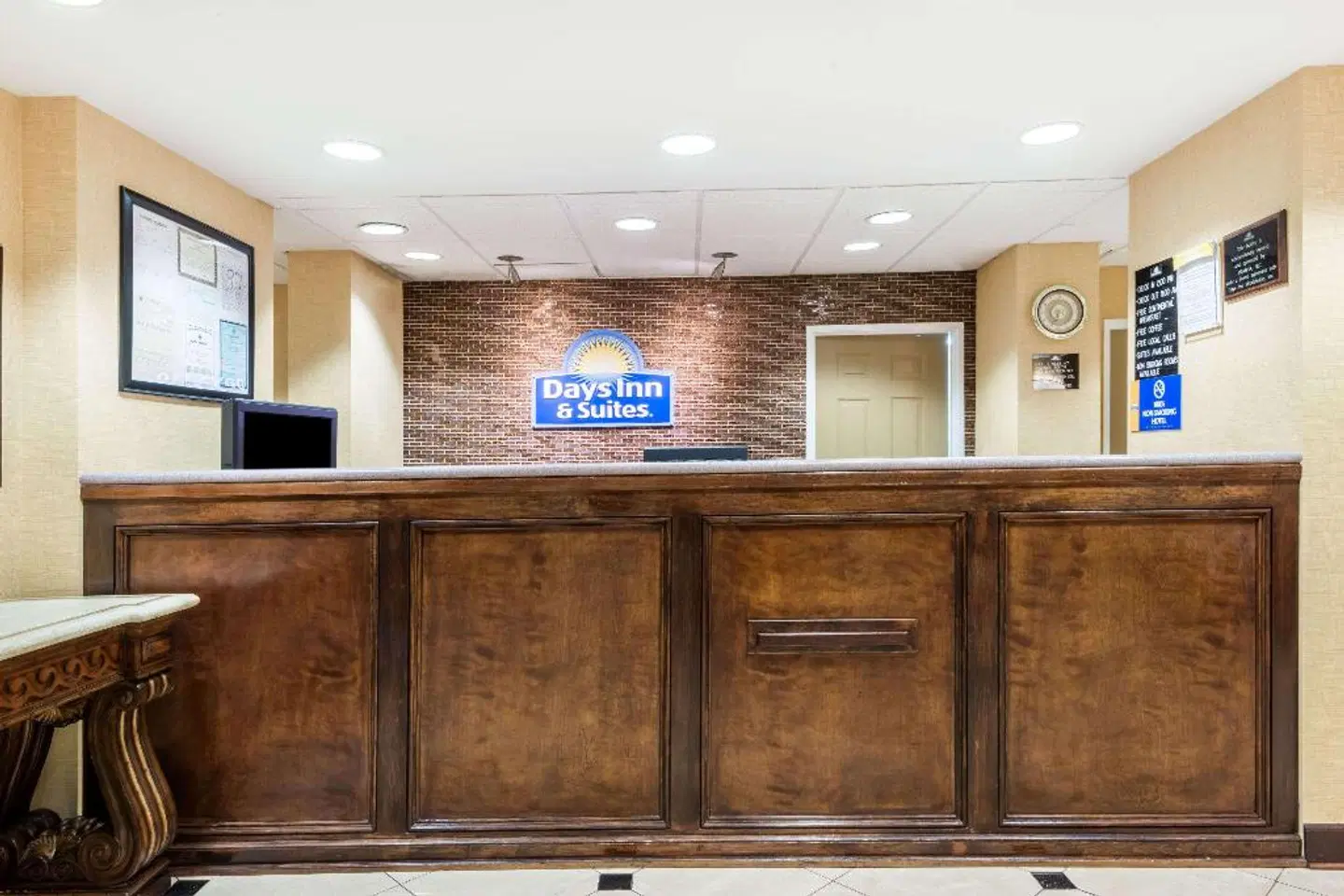 Days Inn & Suites by Wyndham Prattville-Montgomery LOUNGE_LOBBY