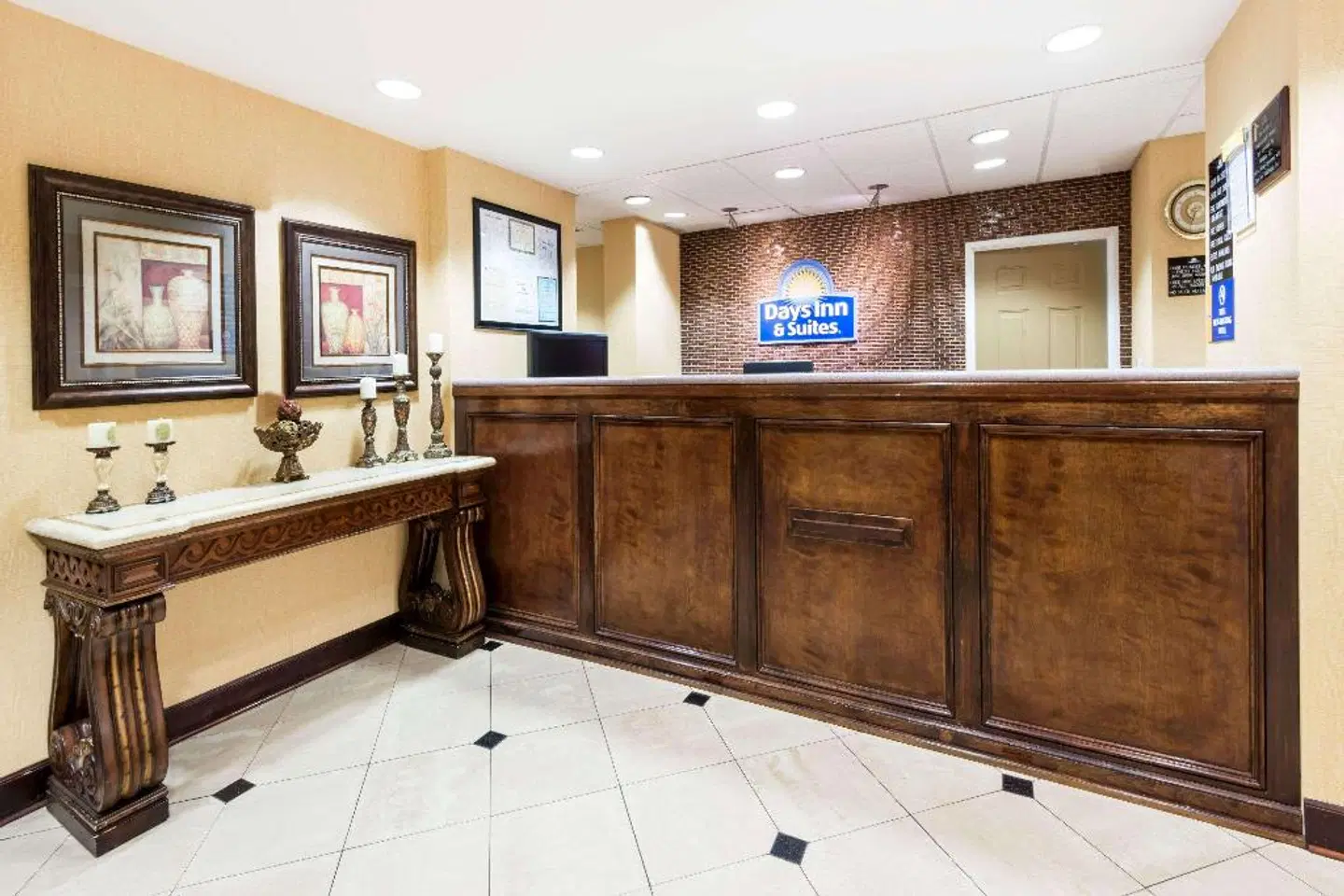 Days Inn & Suites by Wyndham Prattville-Montgomery Badezimmer