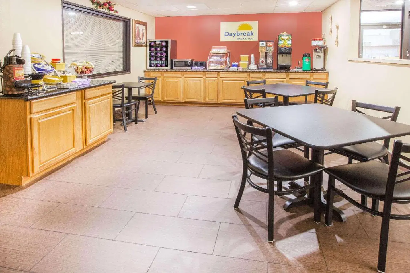 Days Inn by Wyndham Alma Bar