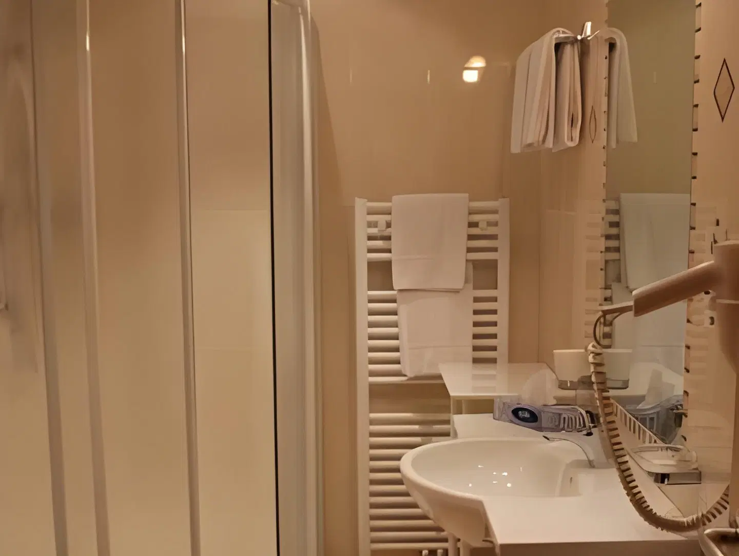 Garni Panoramik Badezimmer