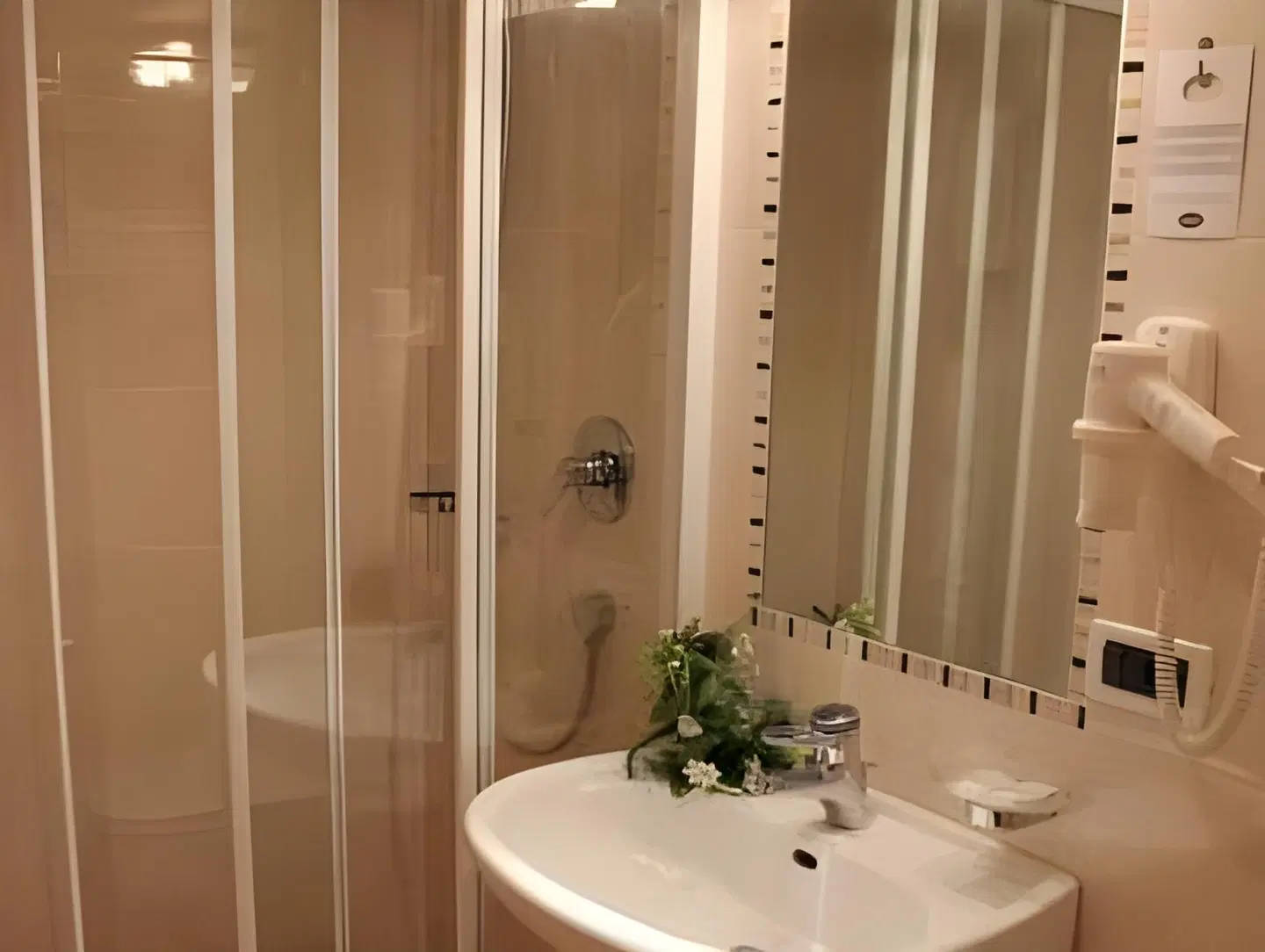 Garni Panoramik Badezimmer