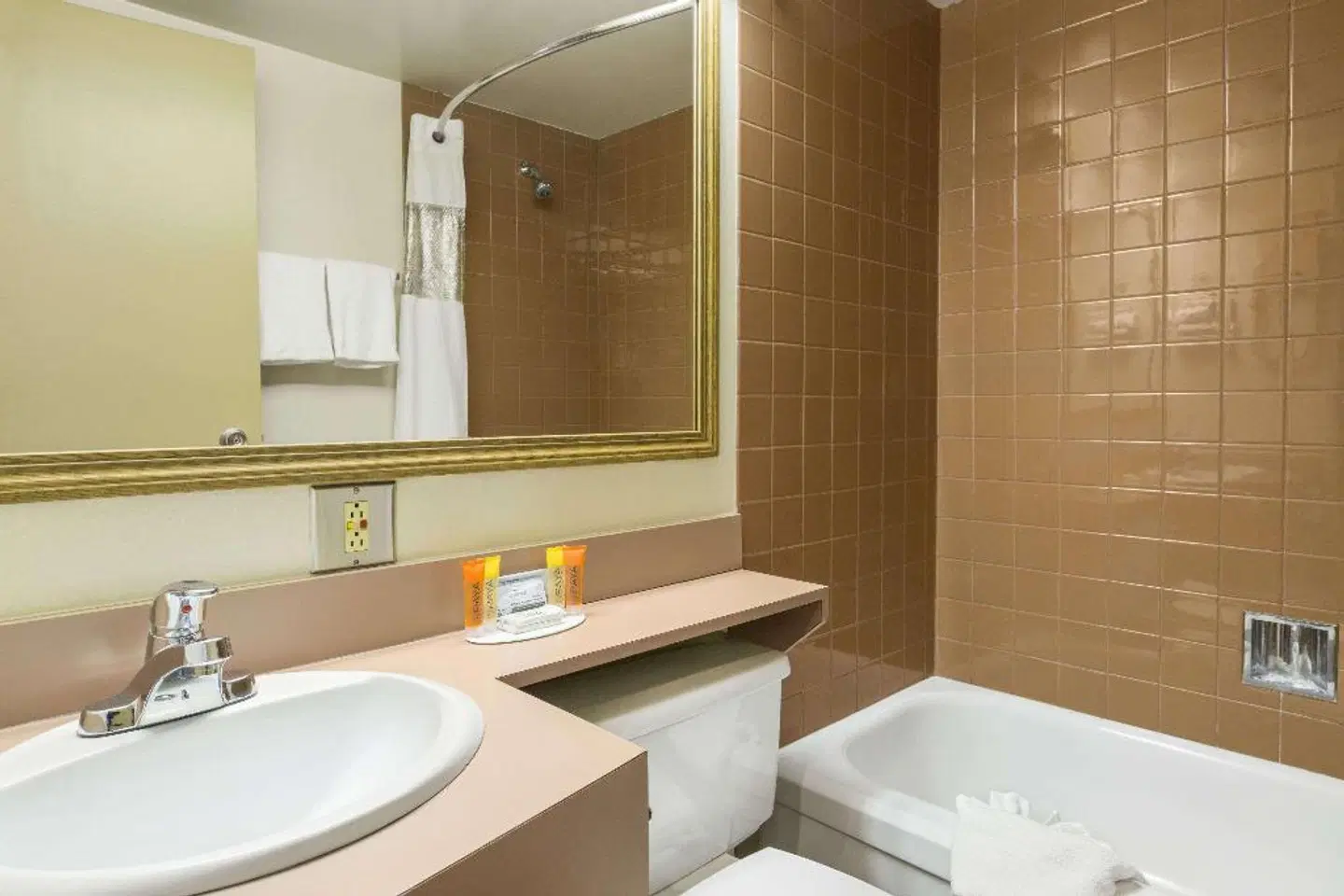 Travelodge by Wyndham Edmonton East Badezimmer