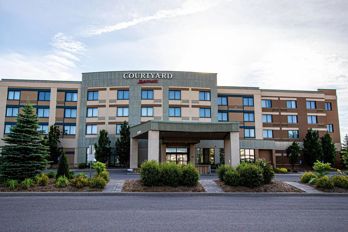 Courtyard by Marriott Kingston Highway 401/Division Street EXTERIOR