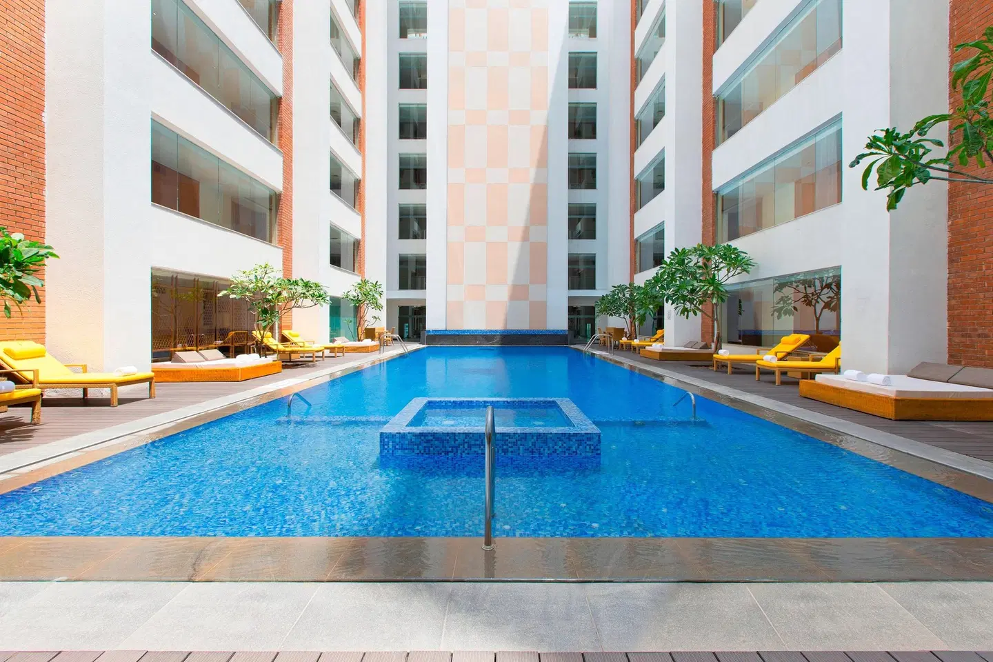 Sheraton Hyderabad Hotel OUTDOOR_POOL