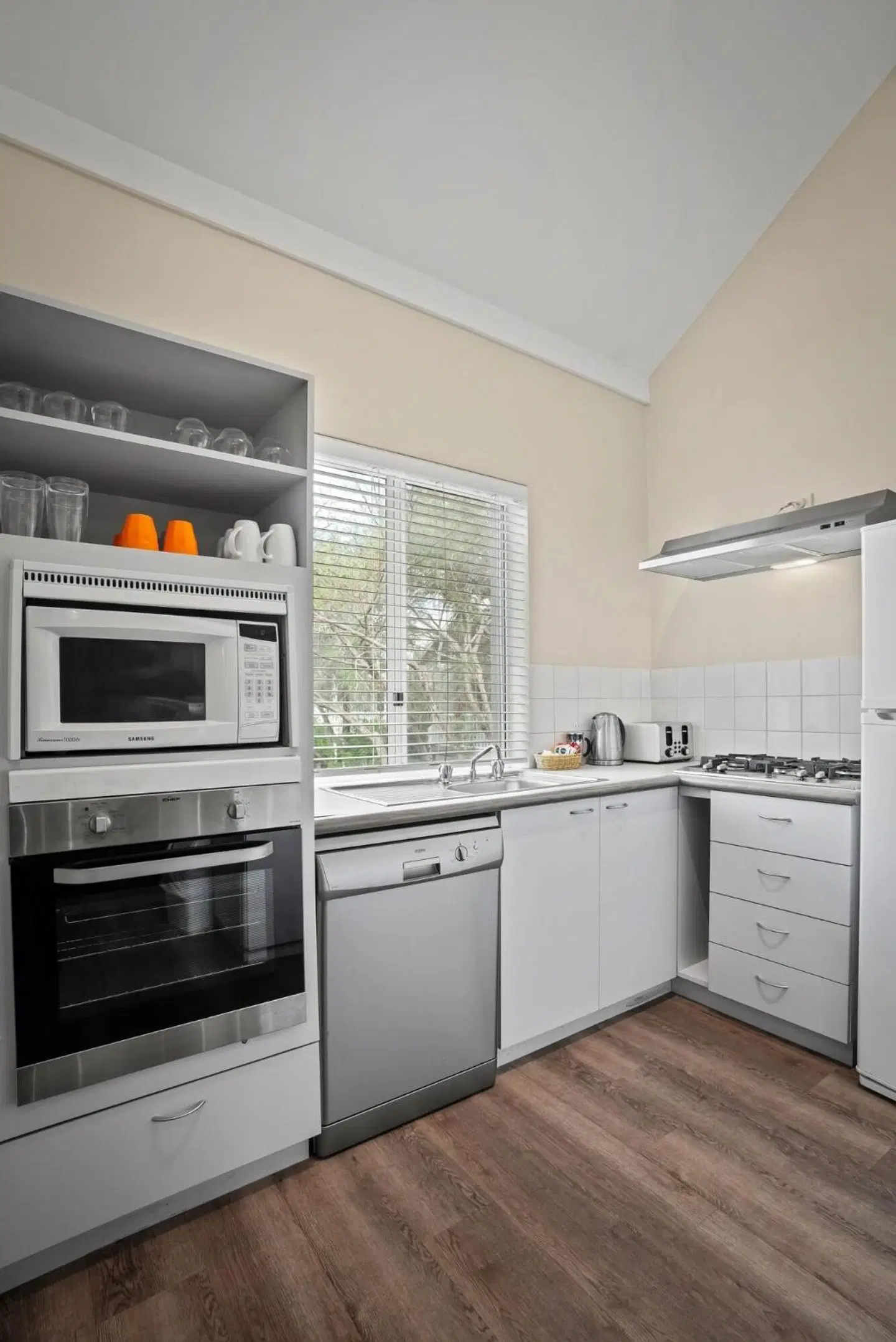 Broadwater  Beach Resort ROOM_EXAMPLE