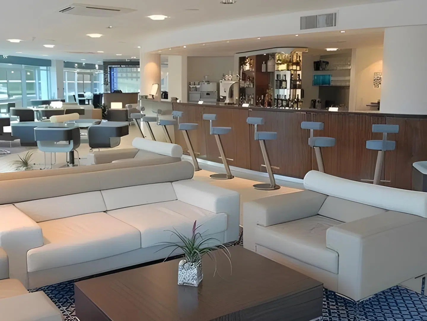 Captains Club & Spa Bar