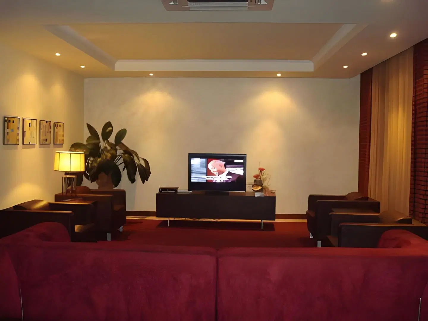 Severino Jose LOUNGE_LOBBY