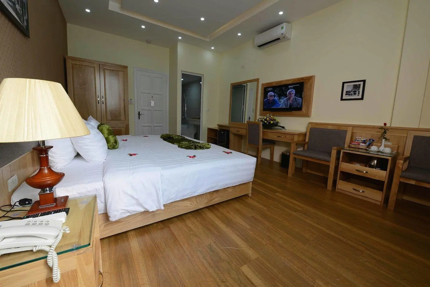 Blue Hanoi Inn Hotel ROOM_EXAMPLE