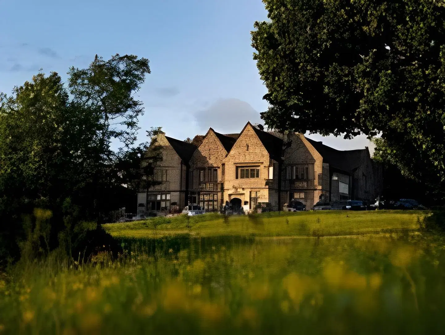 Amberley Inn EXTERIOR