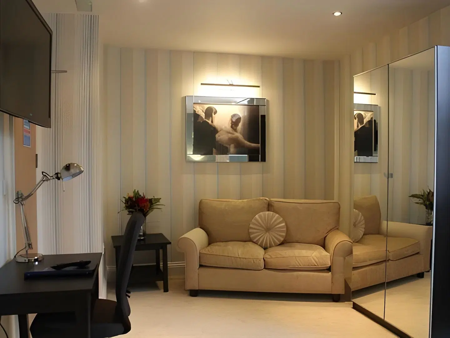 The Keep LOUNGE_LOBBY