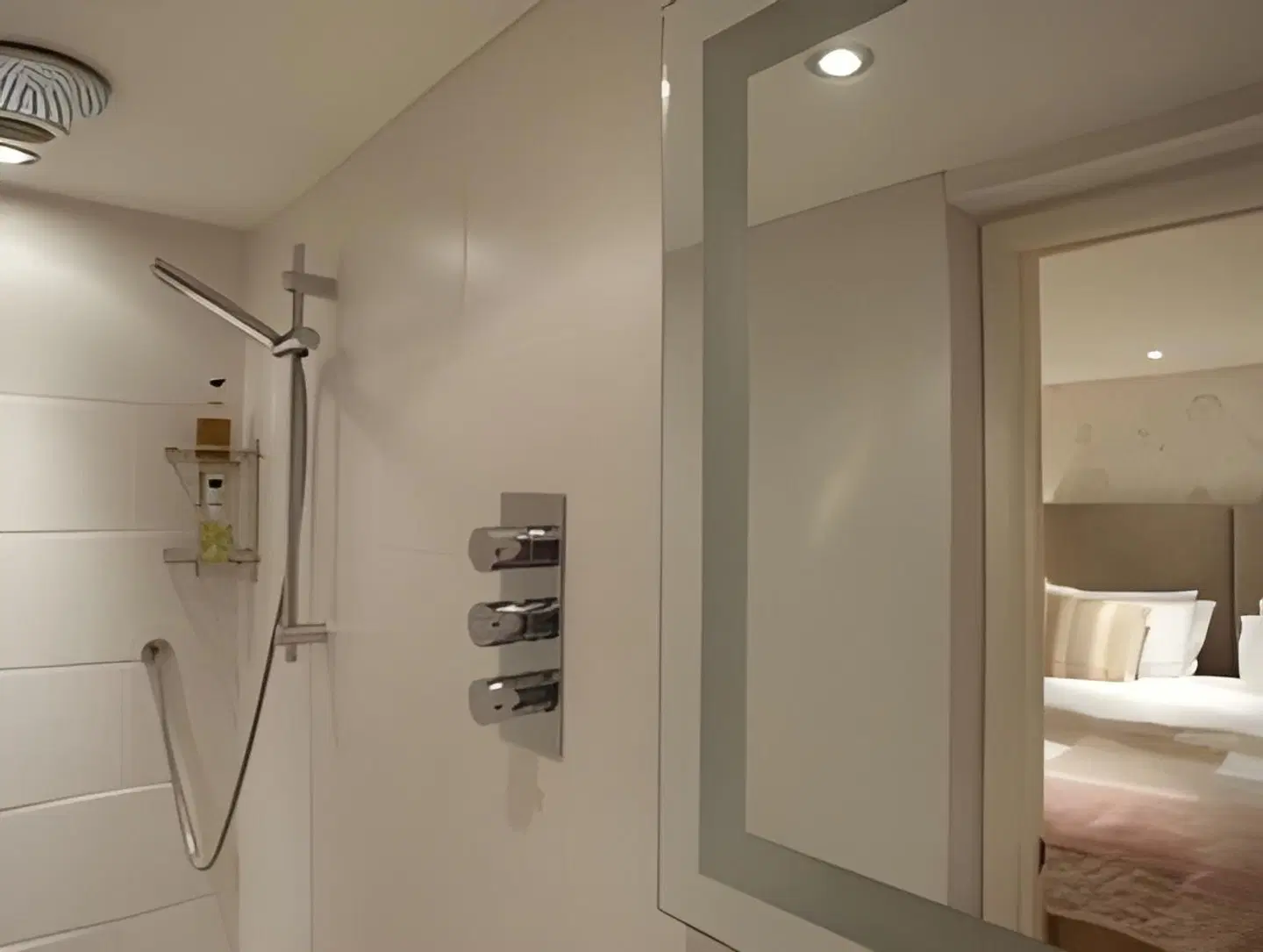 Lorne House Badezimmer