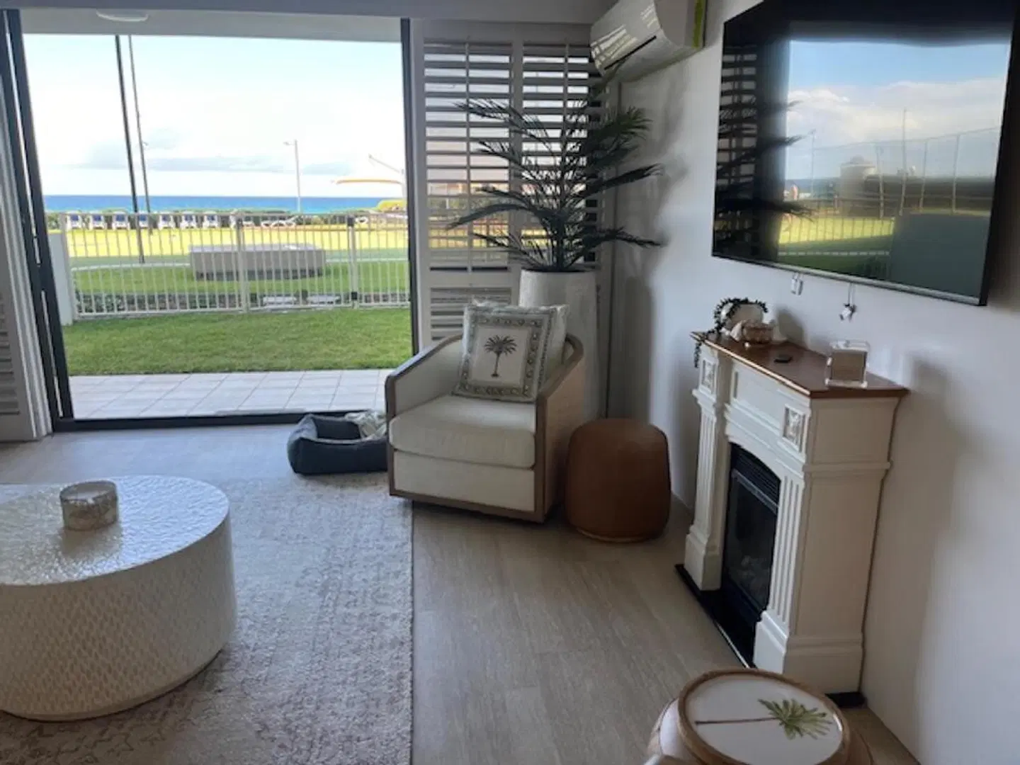 Breakers North Absolute Beachfront Apartments ROOM_EXAMPLE
