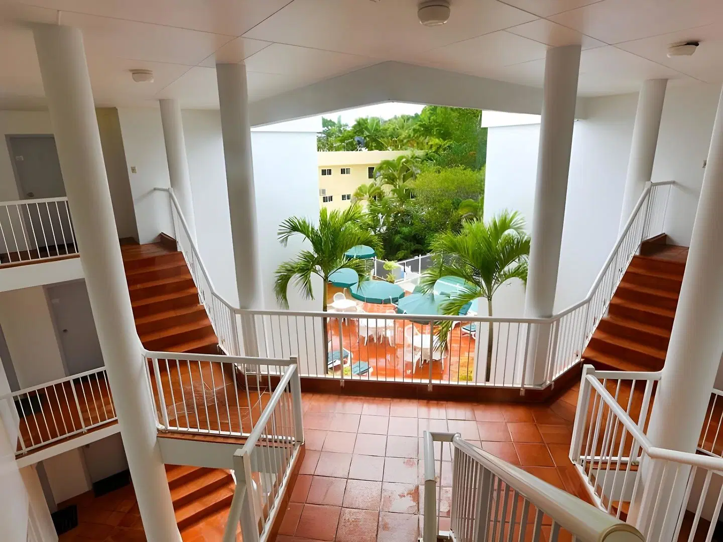 Beach Terraces LOUNGE_LOBBY