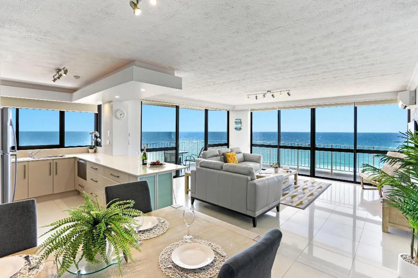 Breakers North Absolute Beachfront Apartments LOUNGE_LOBBY