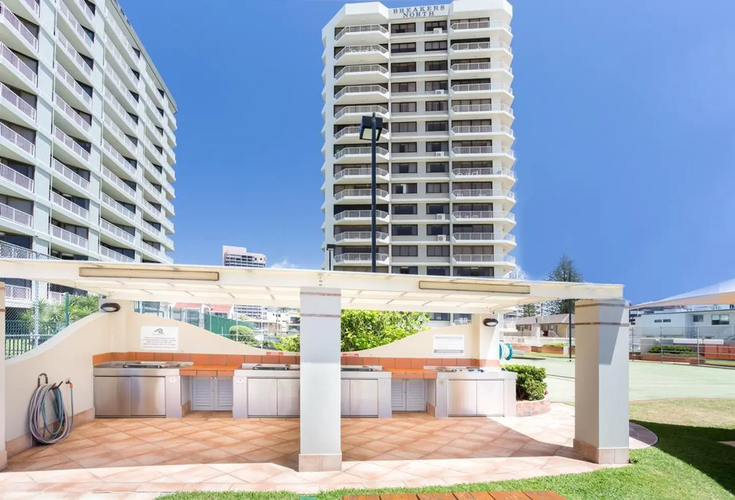 Breakers North Absolute Beachfront Apartments EXTERIOR