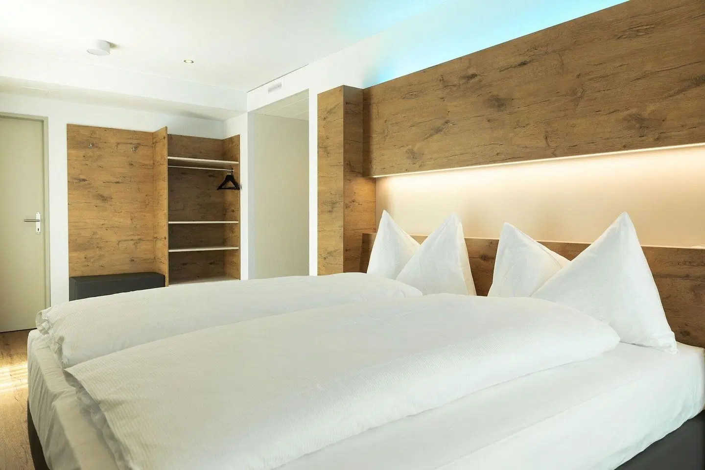 Jet Hotel Zurich Airport ROOM_EXAMPLE