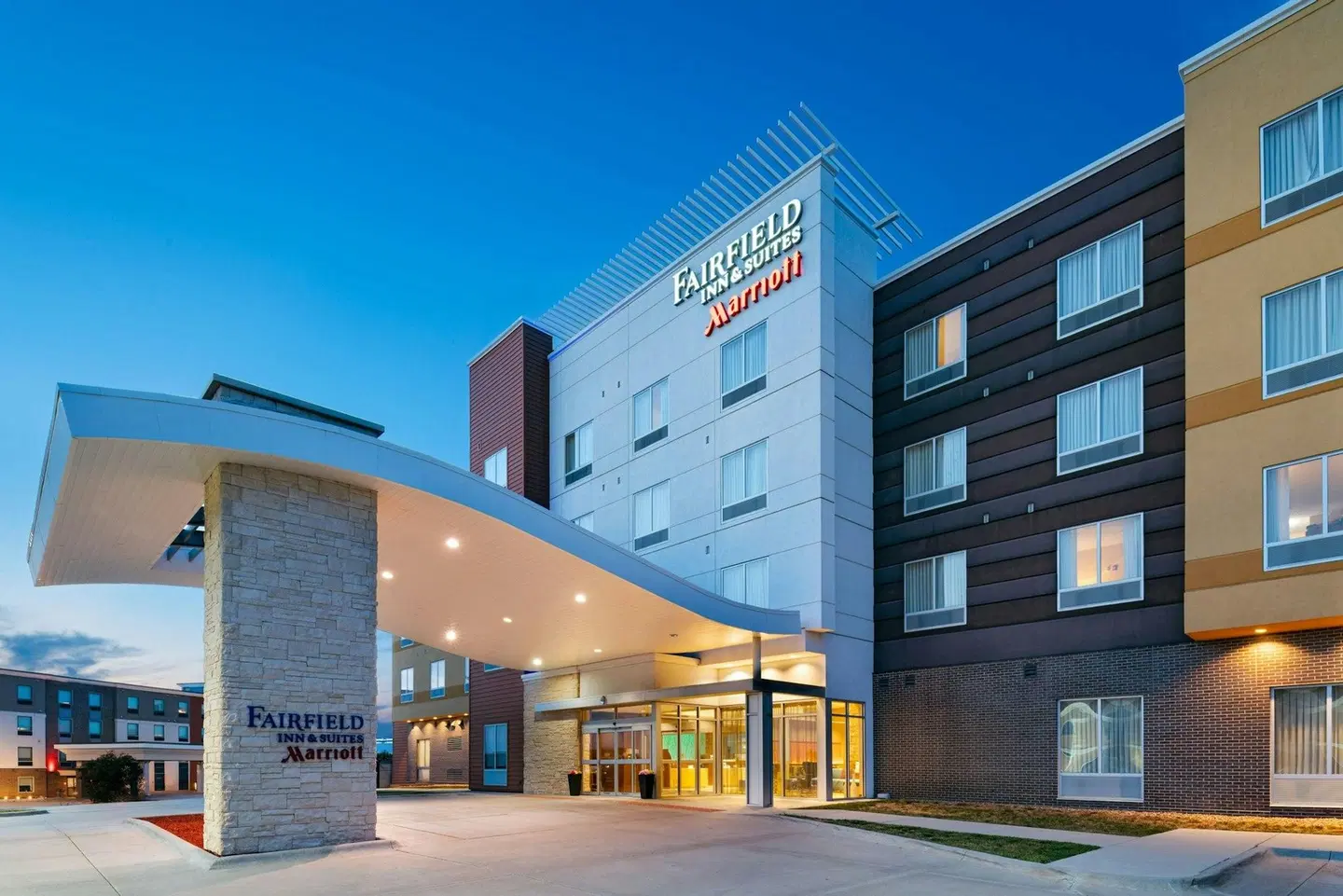 Fairfield by Marriott Inn & Suites Lincoln Airport EXTERIOR