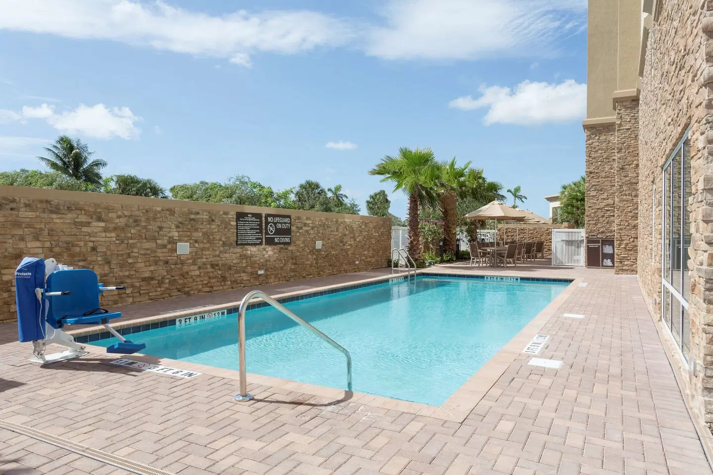 Hampton Inn Fort Lauderdale Pompano Beach OUTDOOR_POOL